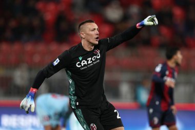 Bologna FC takımından Lukasz Skorupski, İtalya 'nın Monza kentindeki U-Power Stadyumu' nda oynanan AC Monza-Bologna FC maçında 31 Ekim 2022 - Fotoğraf: Francesco Scaccianoc