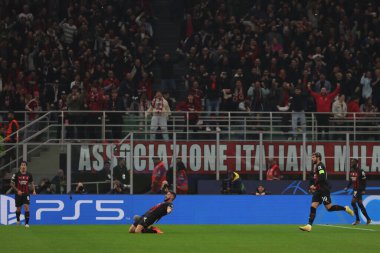 AC Milan 'dan Olivier Giroud, UEFA Şampiyonlar Ligi 2022 / 23 Grup Sahnesi - AC Milan ile FC Red Bull Salzburg arasında 2 Kasım 2022' de Giuseppe Meazza Stadyumu 'nda oynanan E Grubu futbol maçında gol attıktan sonra kutluyor - Fotoğraf: Fab: Fab