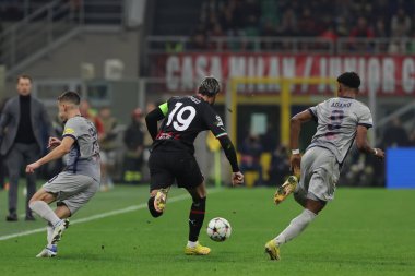 AC Milan 'dan Theo Hernandez, UEFA Şampiyonlar Ligi 2022 / 23 Grup Sahnesi - Grup E futbol karşılaşması sırasında Giuseppe Meazza Stadyumu' nda AC Milan ile FC Red Bull Salzburg arasında 2 Kasım 2022 'de oynanan maç - Fotoğraf: Fabrizio Carabelli / Liveme