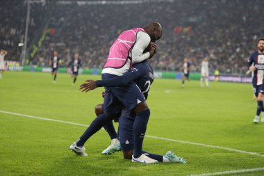 Paris 'ten Nuno Mendes Saint-Germain FC, UEFA Şampiyonlar Ligi H Grubu, Juventus Fc ile Paris Saint Germain arasında oynanan futbol maçını 2 Kasım 2022' de İtalya 'nın başkenti Torino' daki Allianz Stadyumu 'nda kutladı. Fotoğraf: Nderim Kaceli - Kredi: 