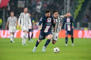 Paris 'ten Lionel Messi Saint-Germain FC ve Juventus Fc' ten Nicolo Faggioli, UEFA Şampiyonlar Ligi H Grubu sırasında, 2 Kasım 2022 'de İtalya' nın başkenti Torino 'daki Allianz Stadyumu' nda Juventus Fc ve Paris Saint Germain arasında oynanan futbol karşılaşması. Fotoğraf: Nderim Kaceli
