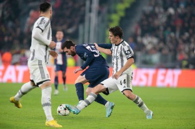 Paris 'ten Lionel Messi Saint-Germain FC ve Juventus Fc' ten Nicolo Faggioli, UEFA Şampiyonlar Ligi H Grubu sırasında, 2 Kasım 2022 'de İtalya' nın başkenti Torino 'daki Allianz Stadyumu' nda Juventus Fc ve Paris Saint Germain arasında oynanan futbol karşılaşması. Fotoğraf: Nderim Kaceli