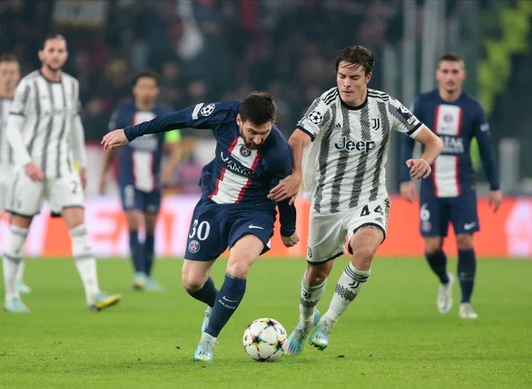 Paris 'ten Lionel Messi Saint-Germain FC ve Juventus Fc' ten Nicolo Faggioli, UEFA Şampiyonlar Ligi H Grubu sırasında, 2 Kasım 2022 'de İtalya' nın başkenti Torino 'daki Allianz Stadyumu' nda Juventus Fc ve Paris Saint Germain arasında oynanan futbol karşılaşması. Fotoğraf: Nderim Kaceli