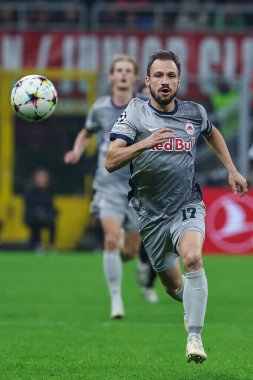 FC Red Bull Salzburg 'dan Andreas Ulmer, UEFA Şampiyonlar Ligi 2022 / 23 Grup Sahnesi - Grup E futbol karşılaşması AC Milan ile FC Red Bull Salzburg arasında 2 Kasım 2022' de Giuseppe Meazza Stadyumu, İtalya - Fotoğraf: Fabrizio Carab