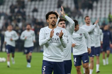 Marquinhos (Paris Saint-Germain) ve diğer Paris Saint-Germain takım oyuncuları UEFA Şampiyonlar Ligi futbol karşılaşmasında ısınma sırasında Juventus FC, Paris Saint-Germain FC 'ye karşı Torino, İtalya' daki Allianz Stadyumu 'nda, Kasım 02, 2022 - Fotoğraf: Claudio 