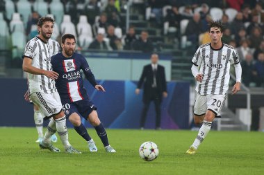 Lionel Messi (Paris Saint-Germain), Manuel Locatelli (Juventus FC) ve Fabio Miretti (Juventus FC) UEFA Şampiyonlar Ligi futbol karşılaşmasında Juventus FC, Paris Saint-Germain FC 'ye karşı Torino, İtalya' daki Allianz Stadyumu 'nda, Kasım 02, 2022 - Credit: