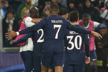 Paris Saint-Germain takımının oyuncuları, UEFA Şampiyonlar Ligi 'ndeki Juventus FC - Paris Saint-Germain FC maçı sırasında İtalya' nın Torino kentindeki Allianz Stadyumu 'nda oynanan 2-1' lik golü kutladılar.