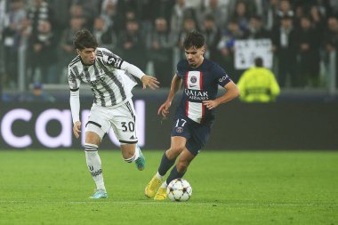 Vitinha (Paris Saint-Germain) UEFA Şampiyonlar Ligi futbol karşılaşması sırasında Matias Soule 'ye (Juventus FC) karşı Torino, İtalya' daki Allianz Stadyumu 'nda, 2 Kasım 2022 - Fotoğraf: Claudio Benedett