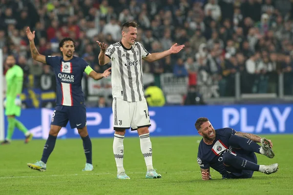 Sergio Ramos Paris Saint Germain Infortunato Arkadiusz Milik Juventus Durante — Foto Stock