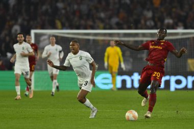 PFC Ludogorets 'ten Rick ve A.S. Roma' dan Mady Camara, UEFA Avrupa Ligi C Grubu 'nun A.S. Roma ve PFC Ludogorets 1945 arasındaki altıncı maçında 3 Kasım 2022' de İtalya 'nın Roma kentinde Olimpico Stadyumu' nda oynandılar. - Fotoğraf: Domenico Cippitelli / LiveMedi