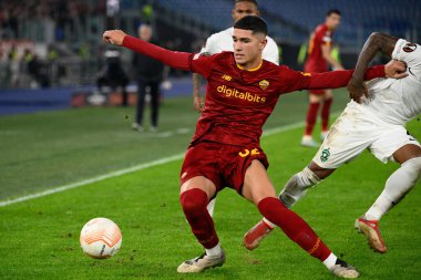 Cristian Volpato (AS Roma) Cicinho (PFC Ludogorets), UEFA Avrupa Ligi 2022-2023 sezonunda AS Romanlar ve PFC Ludogorets arasında Roma 'daki Olimpiyat Stadyumu' nda oynanan karşılaşmada. - Fotoğraf: Fabrizio Corradetti / LiveMedi
