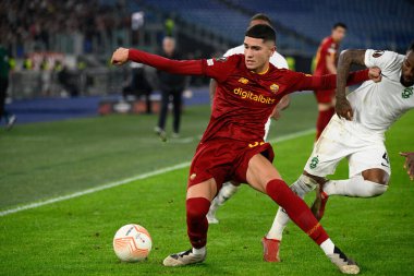 Cristian Volpato (AS Roma) Cicinho (PFC Ludogorets), UEFA Avrupa Ligi 2022-2023 sezonunda AS Romanlar ve PFC Ludogorets arasında Roma 'daki Olimpiyat Stadyumu' nda oynanan karşılaşmada. - Fotoğraf: Fabrizio Corradetti / LiveMedi