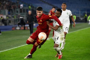 Cristian Volpato (AS Roma) Cicinho (PFC Ludogorets), UEFA Avrupa Ligi 2022-2023 sezonunda AS Romanlar ve PFC Ludogorets arasında Roma 'daki Olimpiyat Stadyumu' nda oynanan karşılaşmada. - Fotoğraf: Fabrizio Corradetti / LiveMedi