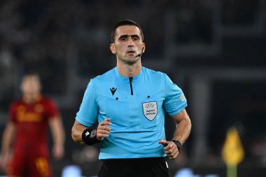Nikola Dabanoviç, Roma 'daki Olimpiyat Stadyumu' nda oynanan 2022-2023 UEFA Avrupa Ligi maçında AS Roma ve PFC Ludogorets arasında hakem olarak görev yaptı. - Fotoğraf: Fabrizio Corradetti / LiveMedi