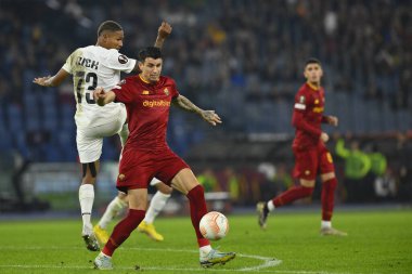 A.S. Roma 'dan Roger Ibanez ve PFC Ludogorets' ten Rick, UEFA Avrupa Ligi C Grubu 'nun A.S. Roma ve PFC Ludogorets 1945 arasındaki altıncı maçı sırasında 3 Kasım 2022' de İtalya 'nın Roma kentinde Olimpico Stadyumu' nda oynandı. - Fotoğraf: Domenico Cippitelli / LiveMedi