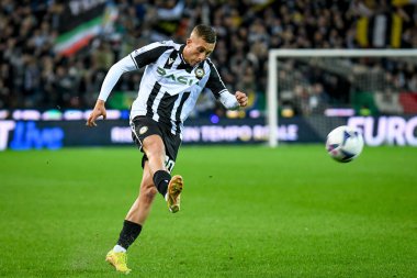 Udinese 'den Gerard Deulofeu, İtalya futbol takımı Serie A maçında Udinese Calcio' ya karşı Friuli 'de ABD Lecce - Dacia Arena Stadyumu, Udine, İtalya - 4 Kasım 2022