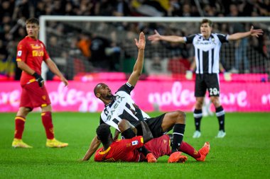Udinese 'den Beto Betuncal, İtalyan futbolcu Samuel Umtiti' nin İtalya 'nın Udine kentinde oynanan Udinese Calcio - Dacia Arena Stadyumu - 4 Kasım 2022 - Ettore Griffon