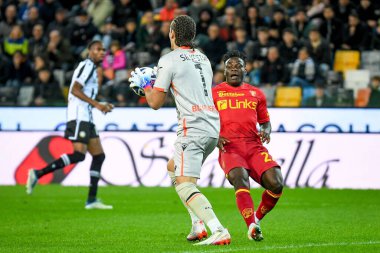 Udinese 'den Marco Silvestri, İtalya' nın Udine kentinde oynanan Udinese Calcio - Dacia Arena Stadyumu maçında Lecce 'den Lameck Banda' nın golünü kurtardı.