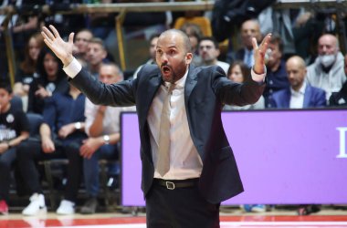 Euroleague basketbol şampiyonası maçında LJ Parker 'ın teknik direktörü Asvel Villeurbanne Segafredo Virtus Bologna - Ldlc Asvel Villeurbanne - Bologna, 4 Kasım 2022, Paladozza Spor Sarayı - Fotoğraf: Michele Nucci / LiveMedi