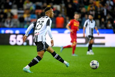 Udinese 'den Enzo Ebosse İtalyan futbolcu Serie A maçında Udinese Calcio, Friuli' de ABD Lecce 'ye karşı - Dacia Arena Stadyumu, Udine, İtalya - 4 Kasım 2022