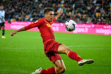 Lecce 'den Joan Gonzalez İtalya' nın Udinese Calcio-ABD Lecce maçında Udine, İtalya 'da Dacia Arena Stadyumu' nda maç yapıyor.