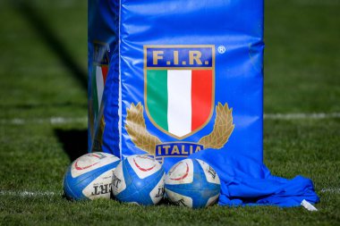 İtalya Rugby Federasyonu ragbi bayrağı ve topları 2022 Test Maçı 'nda - İtalya, Padua, İtalya' daki Plebiscito stadyumunda Samoa 'ya karşı, 5 Kasım 2022 - Fotoğraf: Ettore Griffon