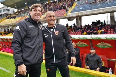 Teknik direktör Michele Mignani (SSC Bari) ve teknik direktör Fabio Cannavaro (Benevento Calcio), İtalya 'nın Benevento kentinde Benevento Calcio-SSC Bari maçında oynadılar.