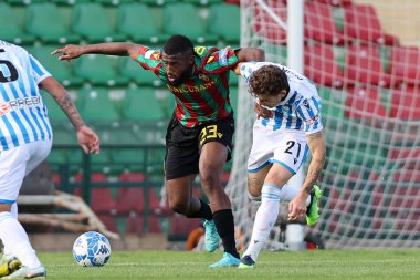 Salim Diakite (Ternana) - Raffaele Celia (Spal) - İtalya Serisi B maçında Ternana Calcio-SPAL maçında Terni, İtalya 'daki Libero Liberati stadyumunda, 5 Kasım 2022 - Fotoğraf: Luca Marchett