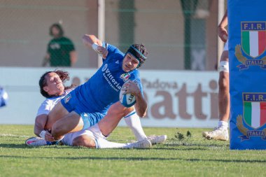 Juan Ignacio Brex (İtalya) ve Ereatara Enari (Samoa) Sonbahar Uluslar Serisi ragbi maçı 2022 Test Maçı sırasında - İtalya, Padua, İtalya 'daki Plebiscito stadyumunda Samoa' ya karşı, 5 Kasım 2022 - Fotoğraf: Mattia Radon