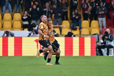 Riccardo Improta (Benevento Calcio) İtalya 'nın Benevento kentinde bulunan Ciro Vigorito Stadyumu' nda Benevento Calcio-SSC Bari maçında Gaetano Letizia (Benevento Calcio) ile gol attıktan sonra kutlama yapar.