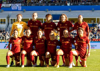 İtalya 'nın Parma kentindeki Ennio Tardini stadyumunda oynanan Roma Futbol Kadınlar Supercoppa Finali sırasında sıralanan Juventus FC, AS Roma' ya karşı, 5 Kasım 2022 - Fotoğraf: Nicolas Morassutt