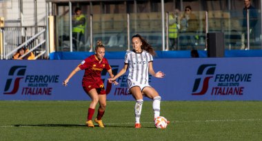 Giada Greggi (Roma) ve Julia Grosso (Juventus) İtalyan futbolcu kadınlar Supercoppa Finali sırasında - Juventus FC, İtalya 'nın Parma kentindeki Ennio Tardini stadyumunda AS Roma' ya karşı - Fotoğraf: Nicolas Morassutt