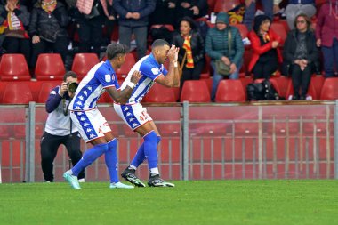 Waild Cheddira (SSC Bari) İtalya 'nın Benevento, İtalya' daki Ciro Vigorito Stadyumu 'nda oynanan Benevento Calcio-SSC Bari maçında gol attıktan sonra kutlama yapıyor.