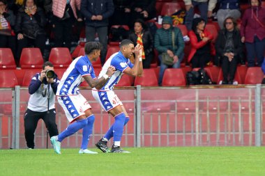 Waild Cheddira (SSC Bari) İtalya 'nın Benevento, İtalya' daki Ciro Vigorito Stadyumu 'nda oynanan Benevento Calcio-SSC Bari maçında gol attıktan sonra kutlama yapıyor.