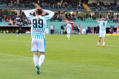 İtalya 'nın Terni kentindeki Libero Liberati Stadyumu' nda oynanan İtalyan futbol takımı Serie B maçında Spal & xA; Simone Rabbi Ternana Calcio 'ya karşı.