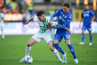 Andrea Pinamonti (US Sassuolo) ve Nicolas Haas (Empoli FC) İtalyan futbolu Serie A maçında Empoli FC, Carlo Castellani Stadyumu 'nda ABD Sassuolo' ya karşı, 5 Kasım 2022 - Fotoğraf: Luca Amedeo Bizzarr