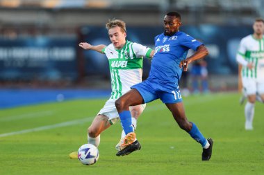 Kristian Thorsvedt (US Sassuolo) ve Akpa Akpro (Empoli FC) İtalya 'nın başkenti Empoli' deki Carlo Castellani Stadyumu 'nda oynadıkları maçta Empoli FC ve US Sassuolo maçında, 5 Kasım 2022 - Fotoğraf: Luca Amedeo Bizzarr
