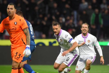 ABD 'li Cremonese takımından Daniel Ciofani, ABD' li Salernitana 1919 - ABD 'li Cremonese arasında Arechi Stadyumu' nda oynanan maçta atılan gol sonrasında sevinçten havalara uçtu.