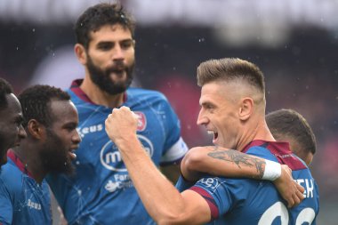 ABD 'li Krzysztof Piatek, ABD' li Salernitana 1919-ABD Cremonese arasındaki Arechi Stadyumu maçında atılan gol sonrasında seviniyor - Fotoğraf: Agostino Gemito / LiveMedi