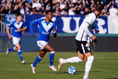 Florian Aye (Brescia FC) İtalyan futbol takımı Serie B maçında Brescia Calcio, Ascoli Calcio 'ya karşı, İtalya' nın Brescia kentindeki Mario Rigamonti stadyumunda, 5 Kasım 2022 - Fotoğraf: Luca Rossin