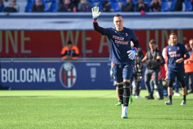 Lukasz Skorupski İtalya 'nın Bologna şehrindeki Renato Dall' Ara stadyumunda oynanan Bologna FC maçında Bologna taraftarlarını karşıladı - Fotoğraf: Gianluca Ricc