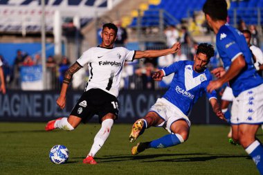 Michele Collocolo (Ascoli Calcio FC) ve Emanuele Ndoj (Brescia FC) İtalyan futbol ligi B maçında Brescia Calcio-Ascoli Calcio maçında, İtalya 'nın Brescia kentindeki Mario Rigamonti Stadyumu' nda, 5 Kasım 2022 - Fotoğraf: Luca Rossin