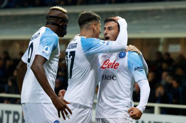 Napoli 'den Eljif Elmas, İtalya' nın Bergamo kentindeki Gewiss Stadyumu 'nda oynanan Atalanta BC-SSC Napoli maçında ikinci gollerini attıktan sonra kutlama yapıyor.
