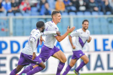 Nanitamo Jonathan Ikone (Fiorentina) ve Nikola Milenkoviç (Fiorentina), İtalya 'nın Cenova kentinde bulunan Luigi Ferraris Stadyumu' nda oynanan UC Sampdoria - ACF Fiorentina maçında 0-2 'lik gol attıktan sonra kutlama yaptılar.