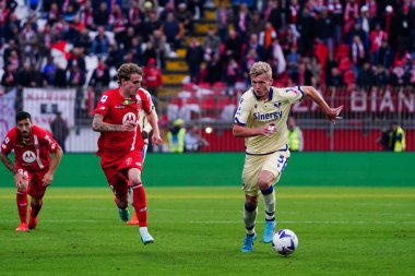 Josh Doig (Hellas Verona FC) ve Nicolo Rovella (AC Monza) İtalya 'nın başkenti Monza' daki U-Power Stadyumu 'nda AC Monza ve Hellas Verona maçında (AC Monza) oynadılar.