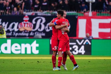 Carlos Augusto (AC Monza) İtalya 'nın Monza şehrindeki U-Power Stadyumu' nda oynanan AC Monza-Hellas Verona maçında Matteo Pessina (AC Monza) ile yaptığı golü kutluyor.