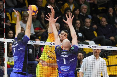 Adis Lagumdzija (Valsa Group Modena) İtalyan Serie A Erkekler Süper Ligi Şampiyonası sırasında Leo Shoes Modena, Modena 'daki PalaPanini' de Top Volley Cisterna 'ya karşı.