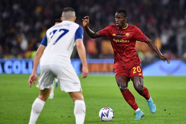 AS Roma 'dan Mohamed Camara, AS Roma ve SS Lazio arasında 6 Kasım 2022' de İtalya 'nın başkenti Roma' da oynanan Stadio Olimpico 'da oynanan karşılaşmada görülüyor. - Fotoğraf: Gennaro Masi / LiveMedi