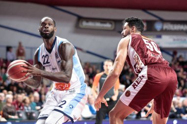 Jacorey Williams (GeVi Napoli Basket) ve Mitchell Watt (Umana Reyer Venezia) İtalya Basketbol Şampiyonası sırasında Umana Reyer Venezia - GeVi Napoli Basket 'e karşı Venedik, İtalya' da Taliercio, Kasım 06, 2022 - Fotoğraf: Mattia Radon