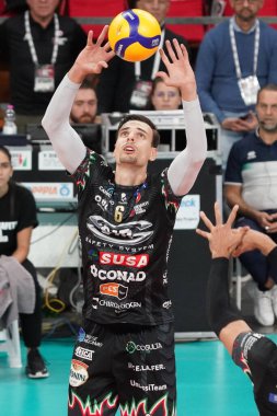 Giannelli simone (n.6 sir Security susa perugia) İtalyan Serie A Men SuperLeague Şampiyonası sırasında Sir Safety Susa Perugia ile Allianz Milano arasında Perugia, İtalya 'da Pala Barton' da, Kasım 06, 2022 - Loris Cerquiglin